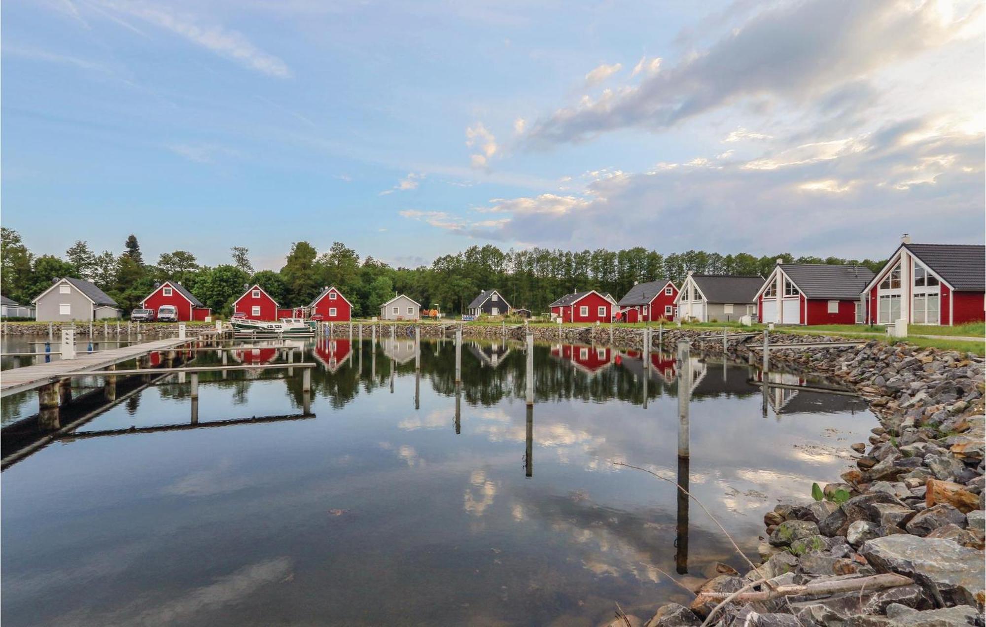 Beautiful Home In Zerpenschleuse With Wifi Eksteriør billede
